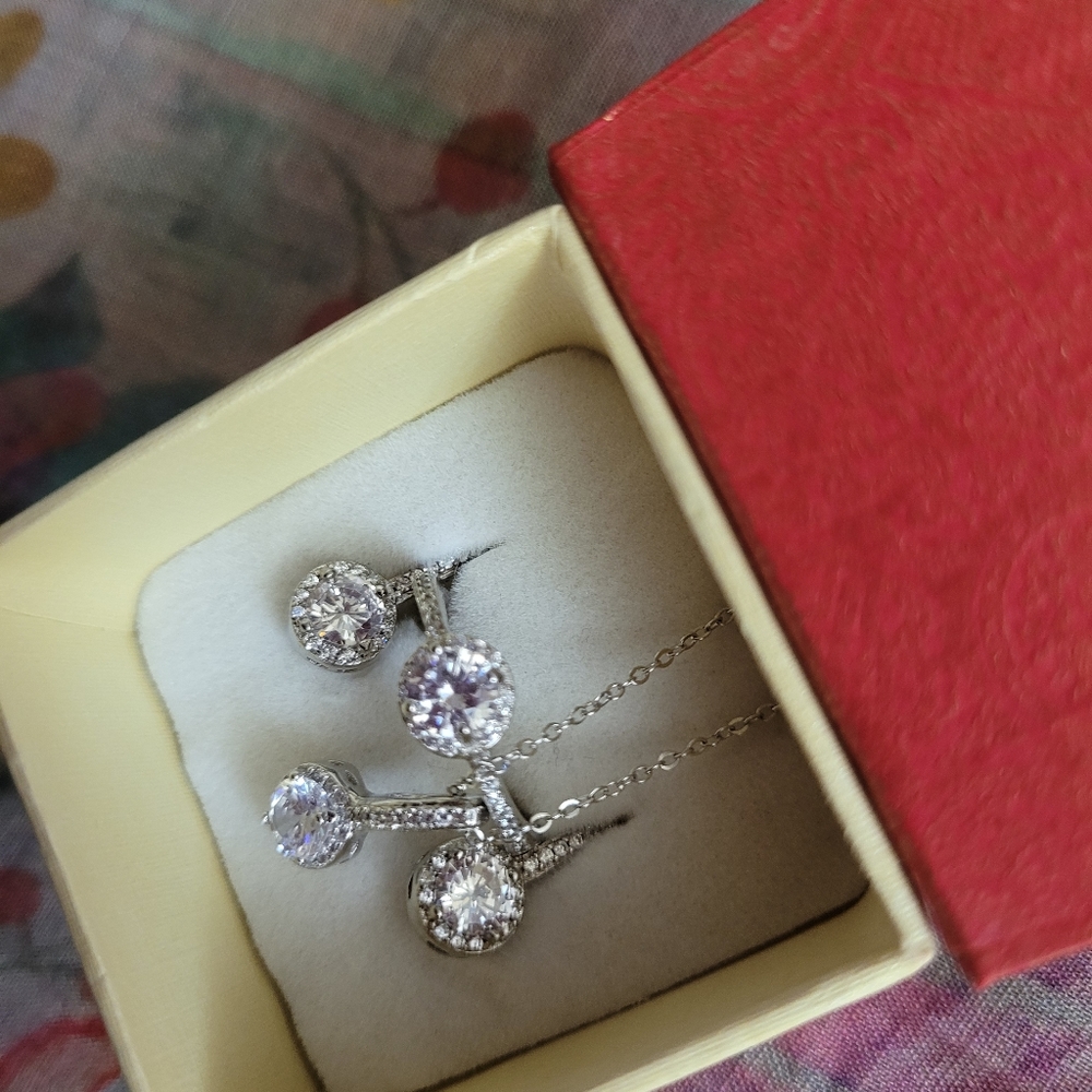Jewelry - Picture 5 of 5